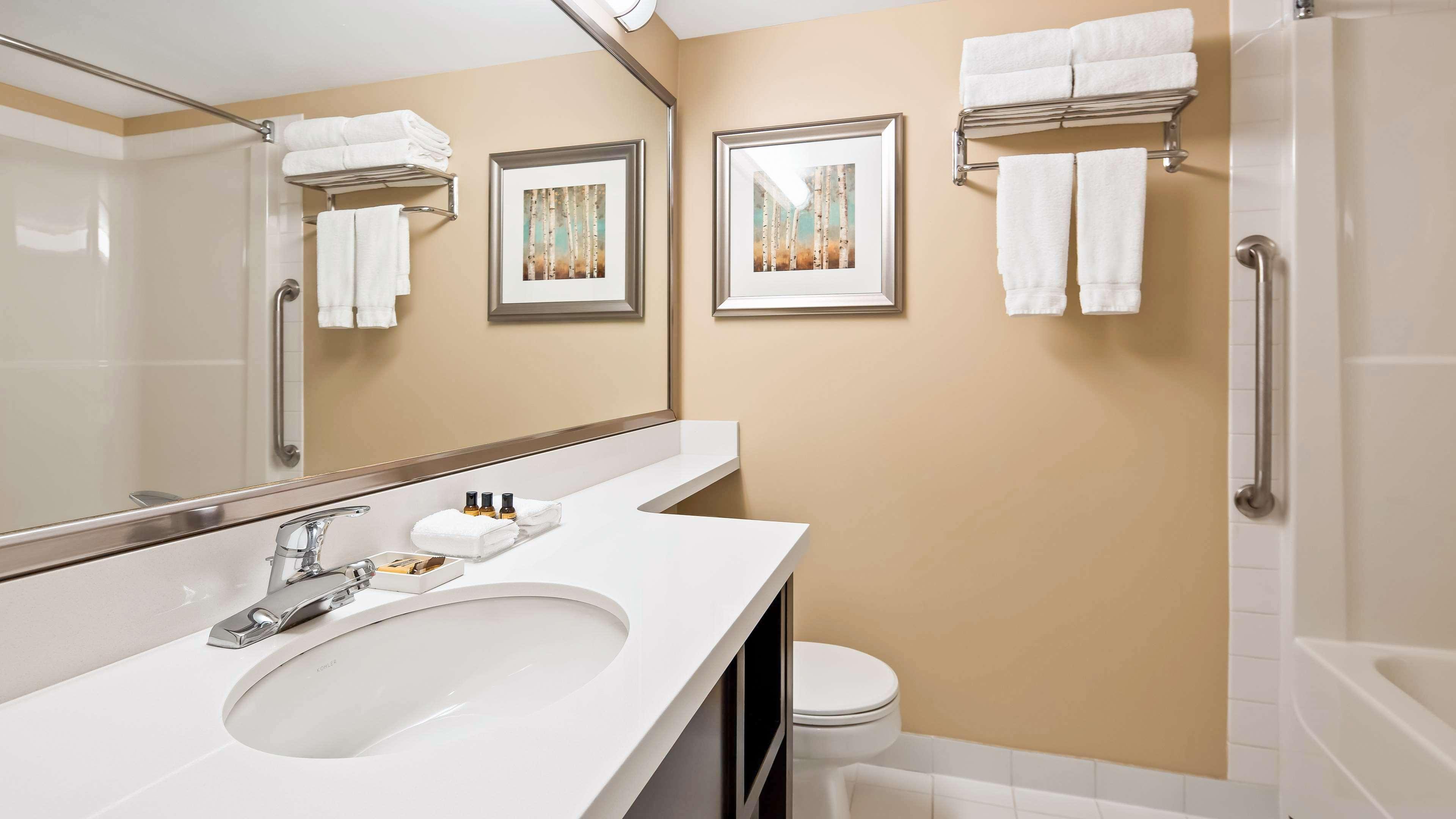 Best Western Plus Winnipeg Airport Hotel Kültér fotó